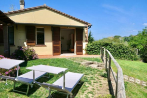 Chalet Elena in Montescudaio, ground floor with fenced garden Montescudaio